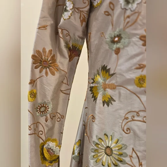 HOUSE OF AAMA Elegant Floral Beige Silk Dress With Floral Embroidery Size 6 - Picture 5 of 11